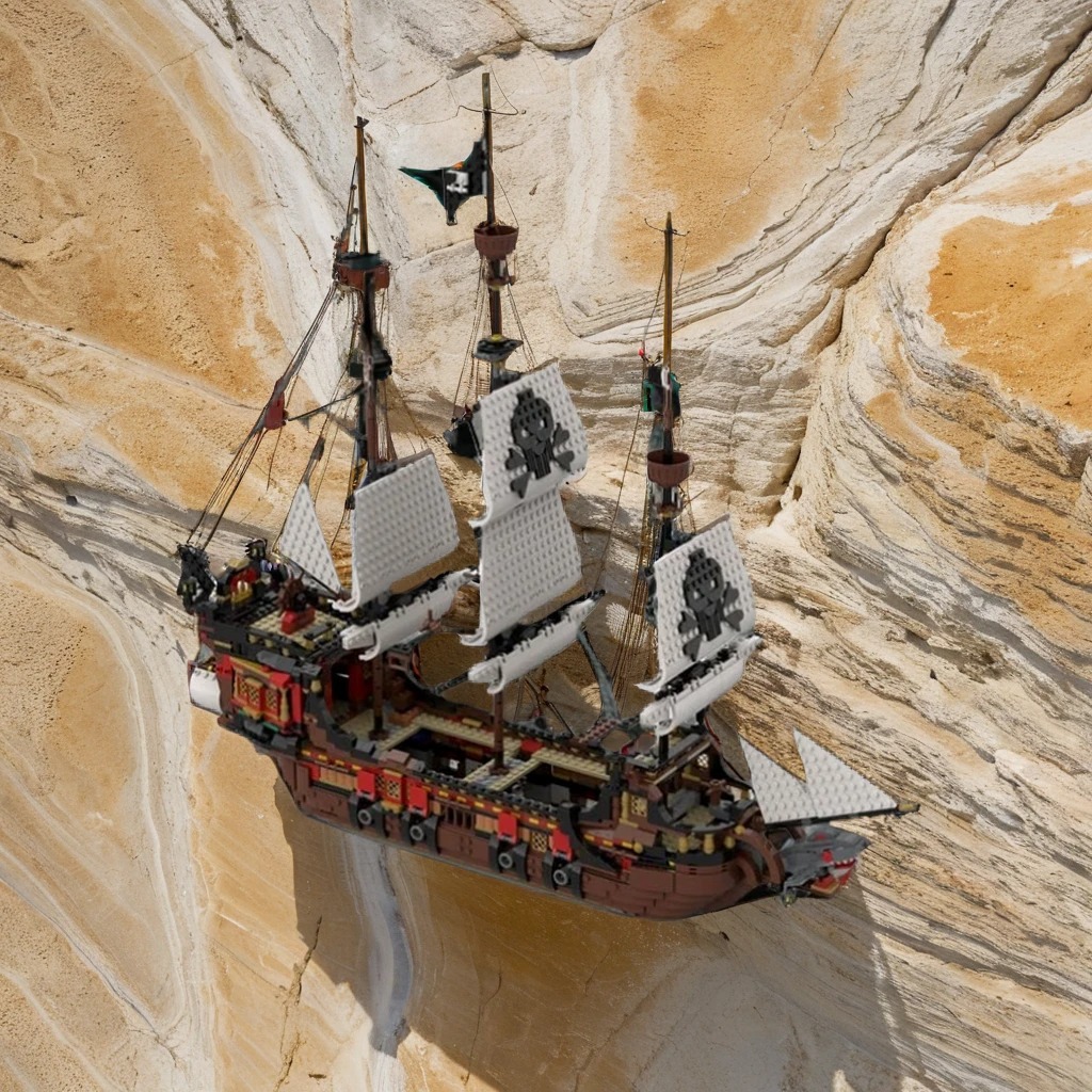 Art Craft Idea - 2405pcs MOC Pirates Battleship Model Building